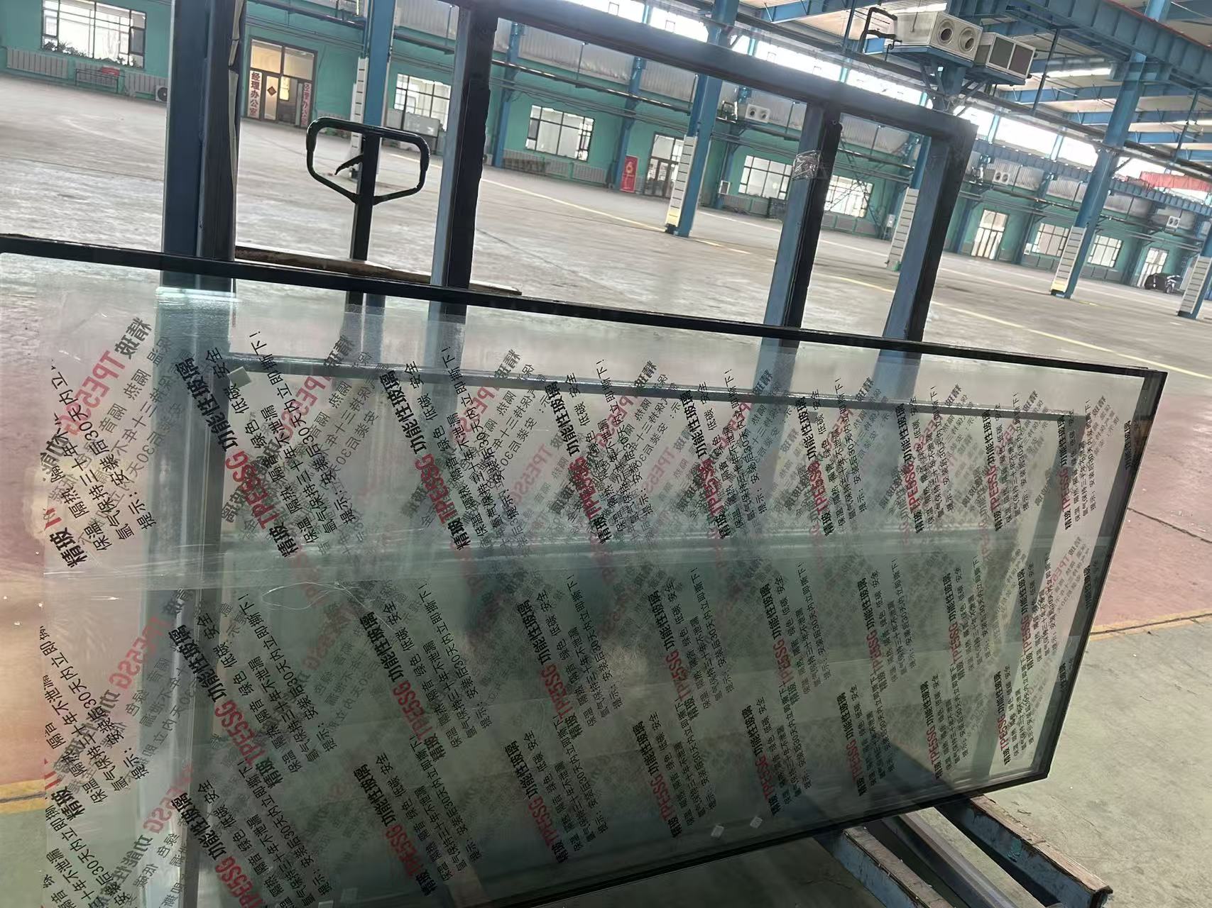 乌海市玻璃源头工厂钢化玻璃 - 方案