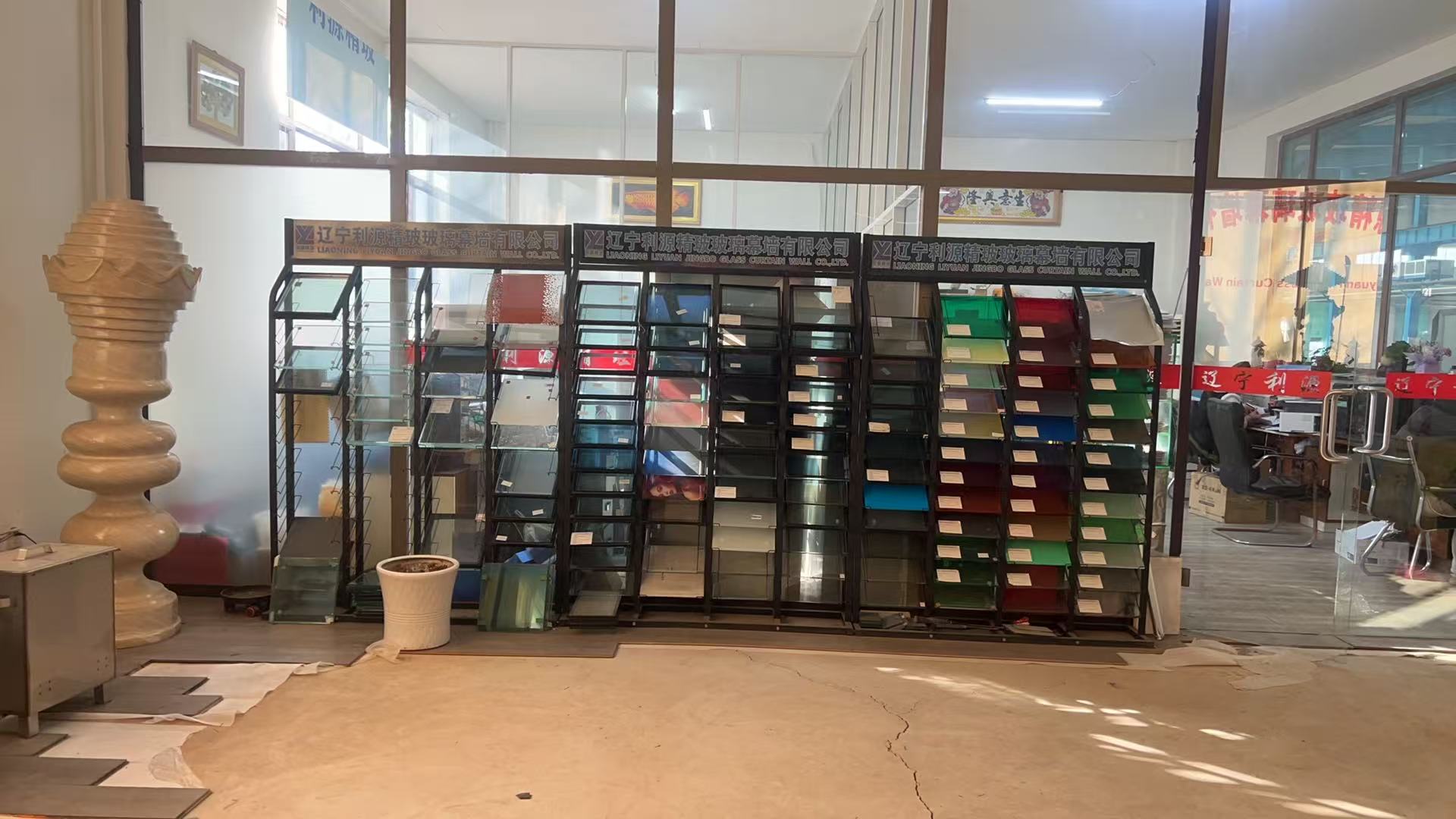 乌海市工程玻璃批量采购钢化玻璃 - 哪里好
